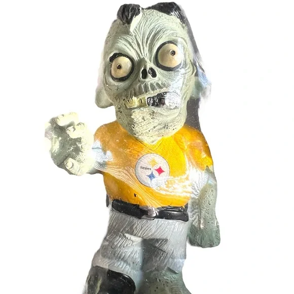 FOREVER NIGHTMARES | NFL PITTSBURGH STEELERS TEAM ZOMBIES FIGURINES - Picture 4 of 6